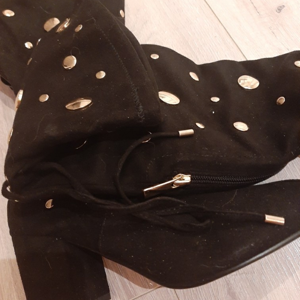 Boots - Picture 3 of 7